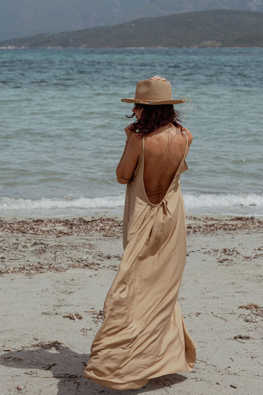 Robe dos nu