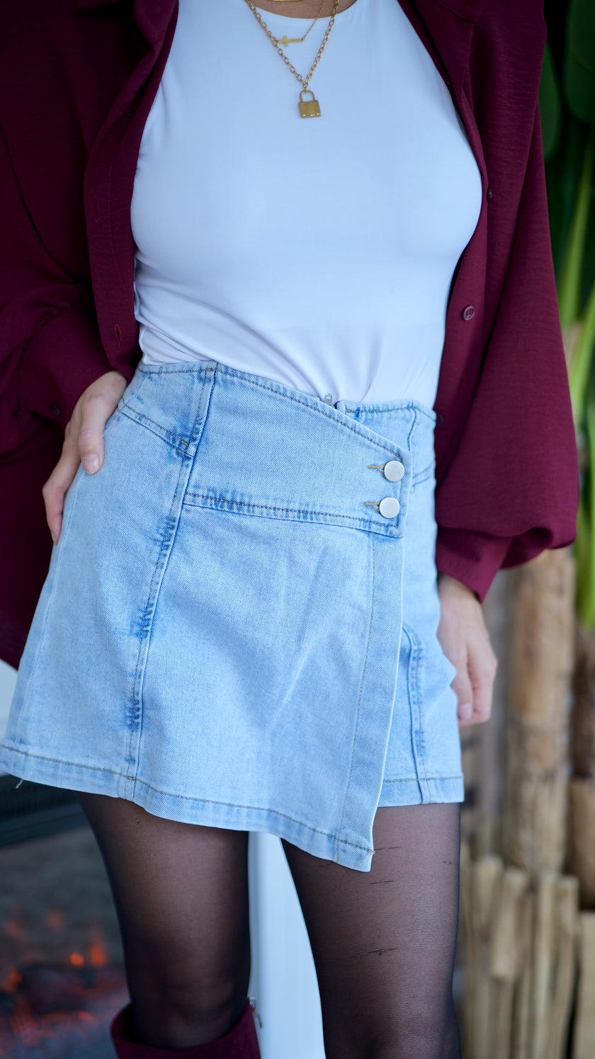JUPE SHORT EN JEAN